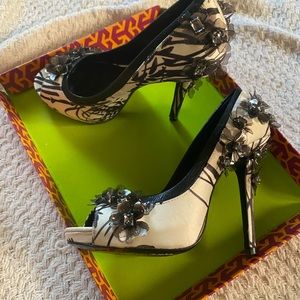 Tori Burch Pixie open toe pump IN BOX